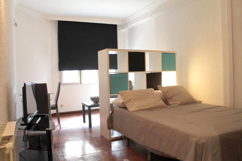Apartamentos Rialto Madrid Esterno foto
