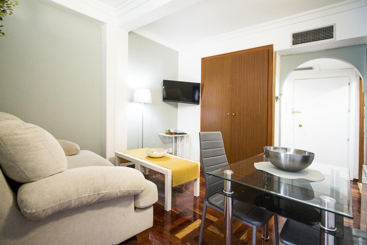 Apartamentos Rialto Madrid Esterno foto