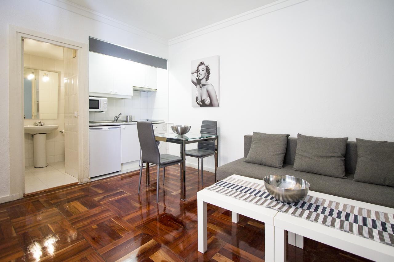 Apartamentos Rialto Madrid Esterno foto