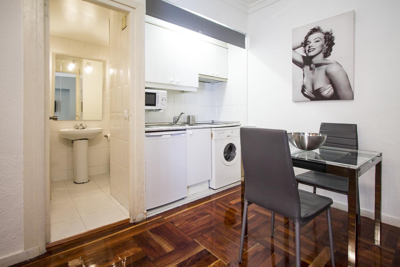 Apartamentos Rialto Madrid Esterno foto