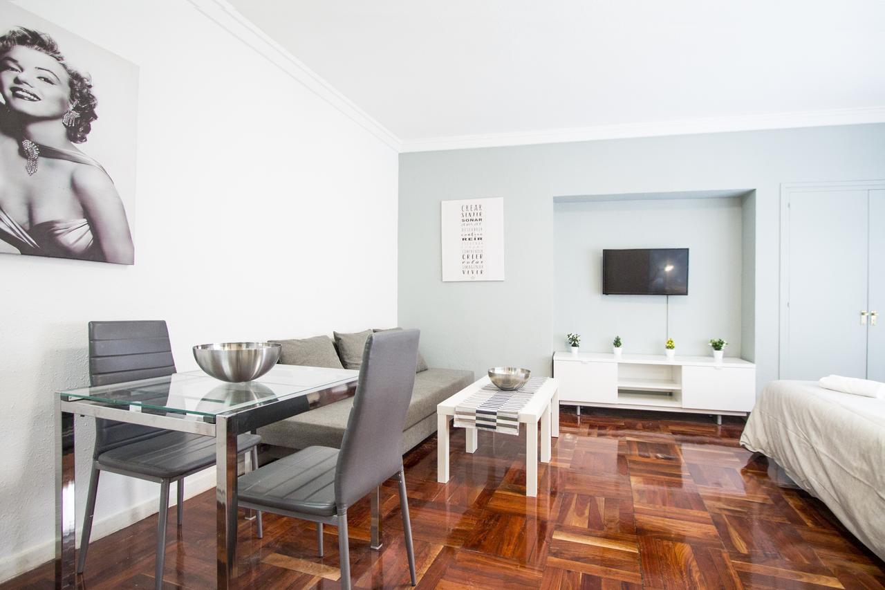 Apartamentos Rialto Madrid Esterno foto